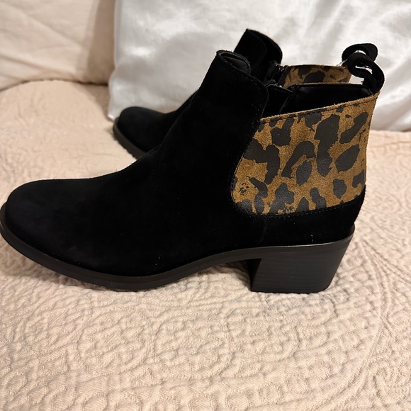 Clarks Women’s Memi Zip Leopard size 7.5 suede ankle boots new never worn - Picture 5 of 14